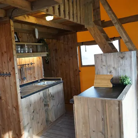 Luxusní stan Luxe Glamping Met Eigen Badkamer Voor 5 Personen Bashful