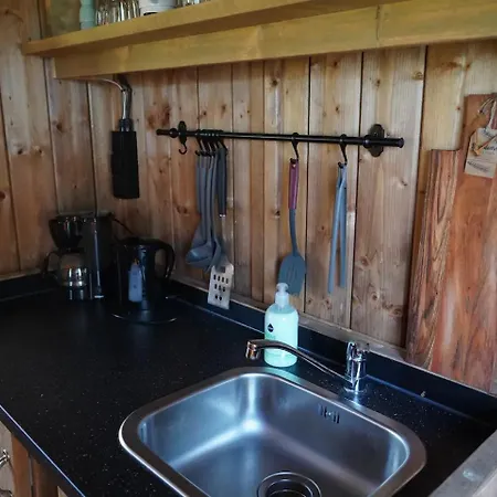 Luxe Glamping Met Eigen Badkamer Voor 5 Personen Bashful Behelp